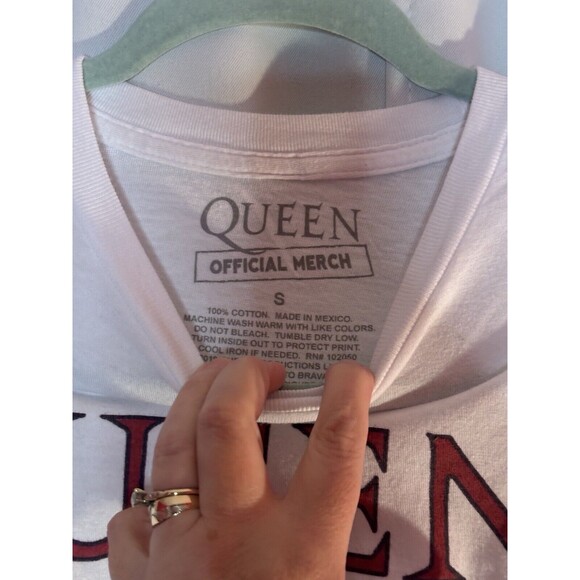 Queen T Shirt - Queen concert shirt - Freddie Mercury The Works Size Small - Picture 3 of 4
